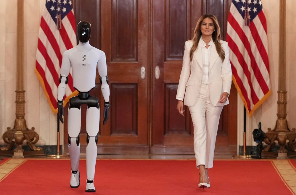 (VIDEO) Melanija Tramp prošetala sa američkim humanoidnim robotom