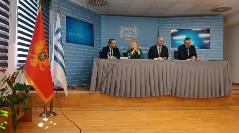 Iz kanala Mareze izvađeno 700 tona otpada