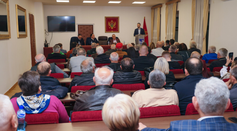 Živković sa građanima Danilovgrada: Ova vlast je pala, progon političkih neistomišljenika i kritičara je terminalna faza