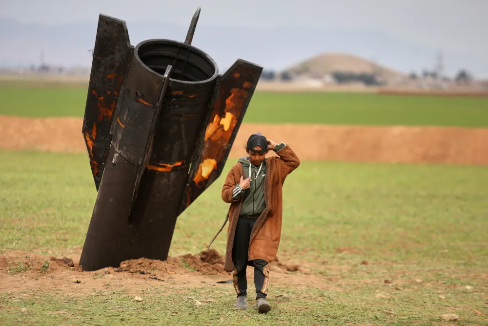 Iranska raketa završila na livadi u Siriji (FOTO)