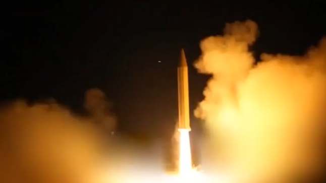 Iran objavio da je lansirao „Khorramshahr‑4“ prema Tel Avivu s bojevim glavama od jedne tone (VIDEO)