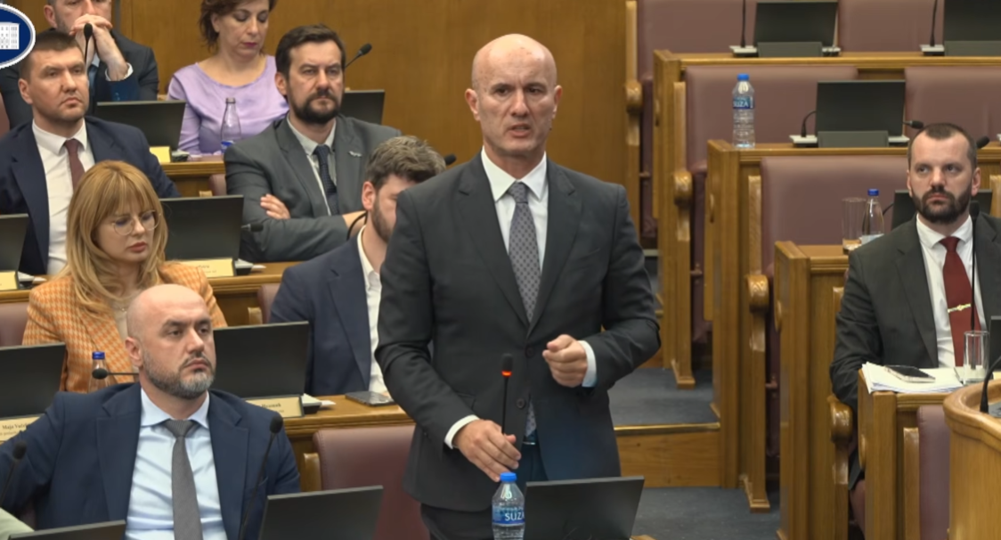 PRINCIPIJELNO: Laković napustio PES, nakon izglasavanja spornih zakona o MUP-u i ANB-u (VIDEO)
