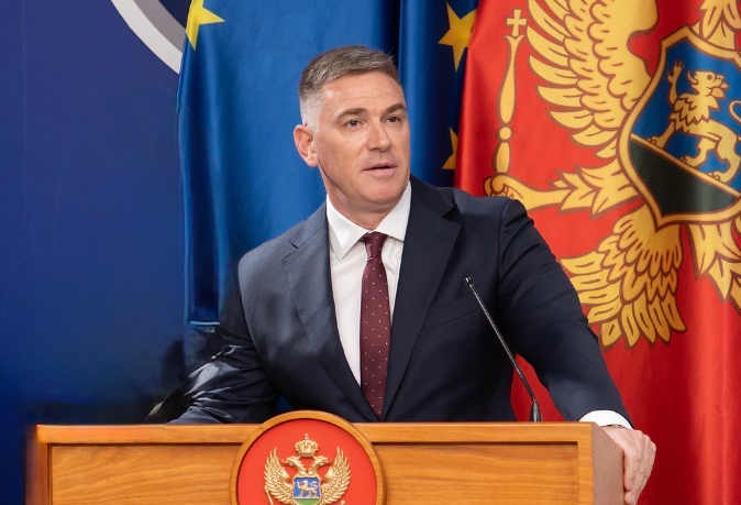 Huter: Crnu Goru žele da svedu na pendrek-državu radi bolesnih političkih i osvetničkih ambicija