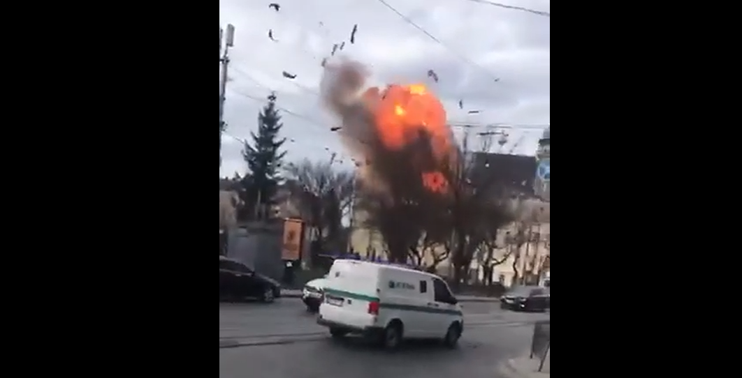 Snimljen trenutak udara ruskog drona u crkvu u Lavovu (VIDEO)