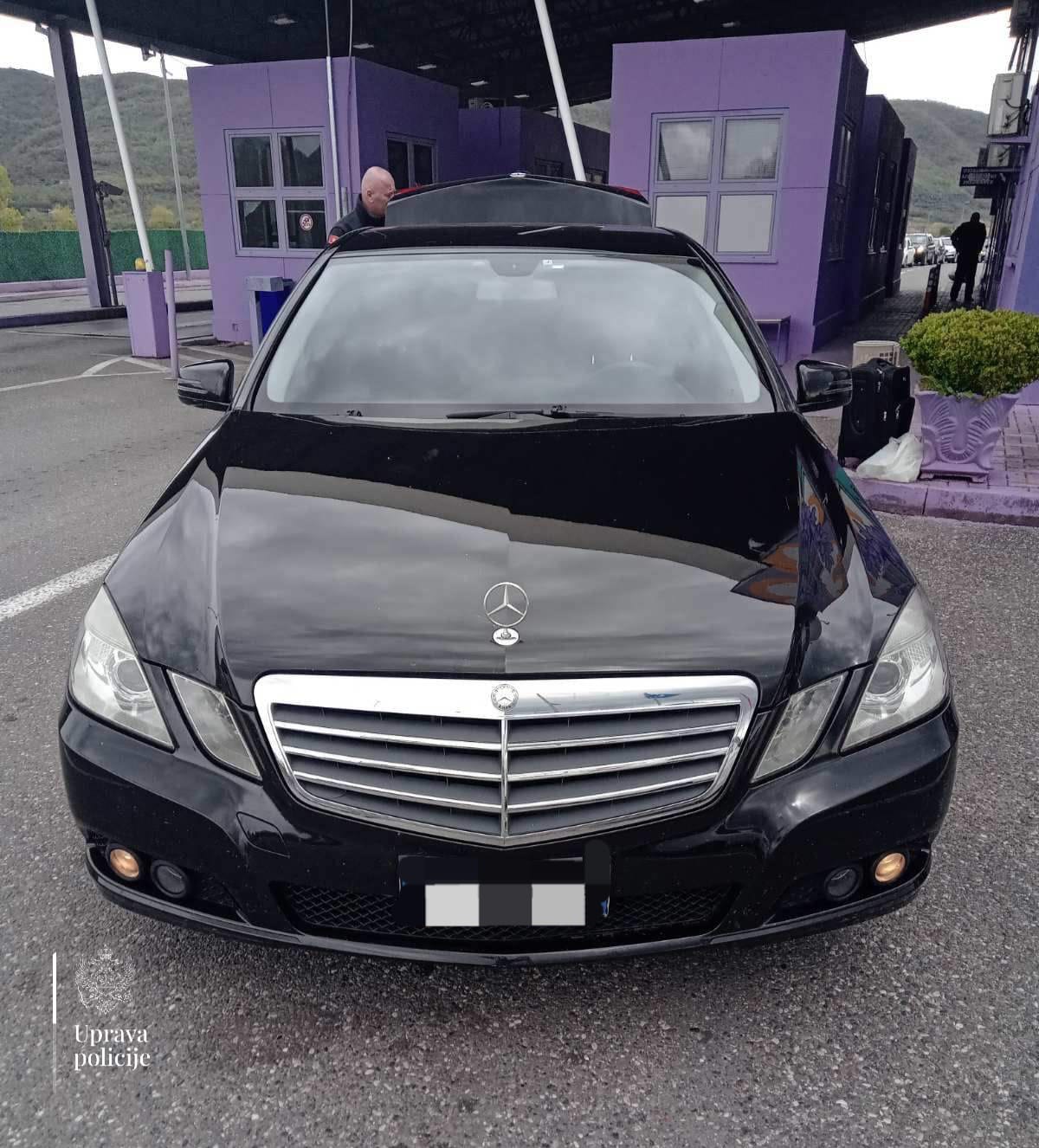 Na granici oduzet mercedes koji je ukraden prije šest godina u Italiji