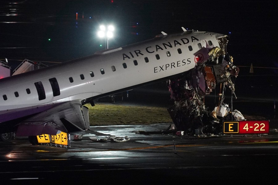 Pilot i kopilot stradali nakon što je avion Er Kanade udario u vozilo na njujorškom aerodromu