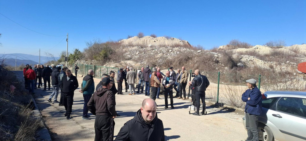 Župa Nikšićka: Mještani sela Zagrad spriječili odvoz sirovine i jalovine