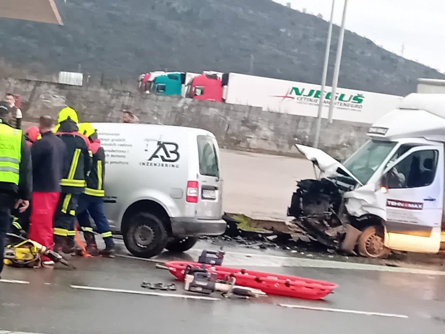 Saobraćajna nezgoda na Barutani, povrijeđene tri osobe