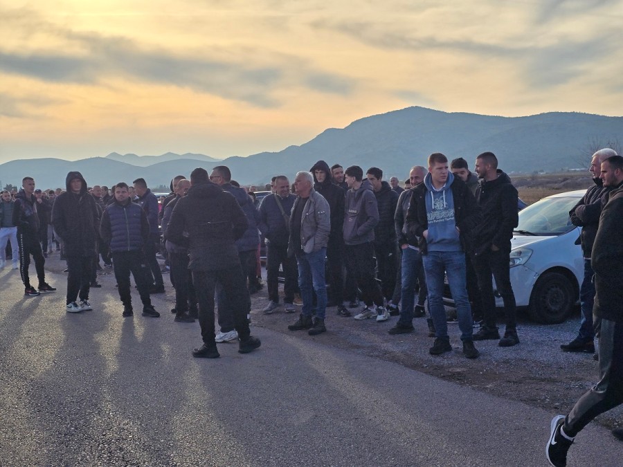 Botunjani nastavljaju blokade gradilišta