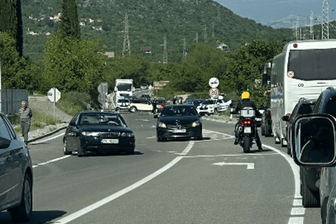 Saobraćajna nezgoda na putu Podgorica – Cetinja: Jedna osoba povrijeđena