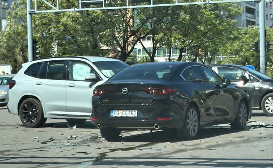 Sudar službenog vozila Skupštine i BMW-a: Camaj imao udes u Podgorici, nema povrijeđenih