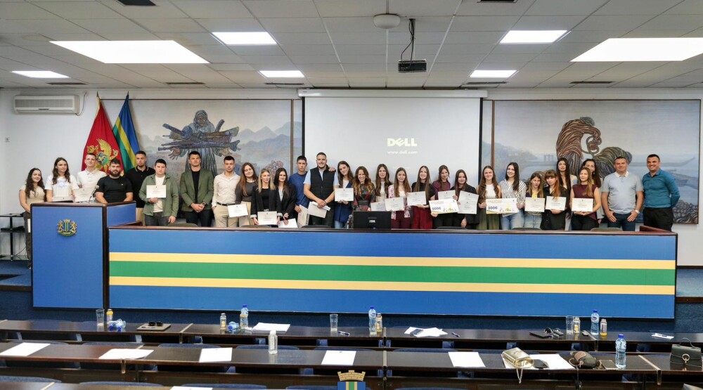 Opština Bar: Održan Hakaton mladih – “Najbolja preduzetnička ideja”