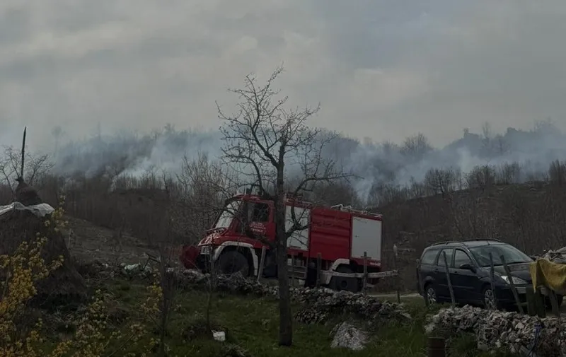 Vatrogasci na terenu, gori u Lastvi Čevskoj
