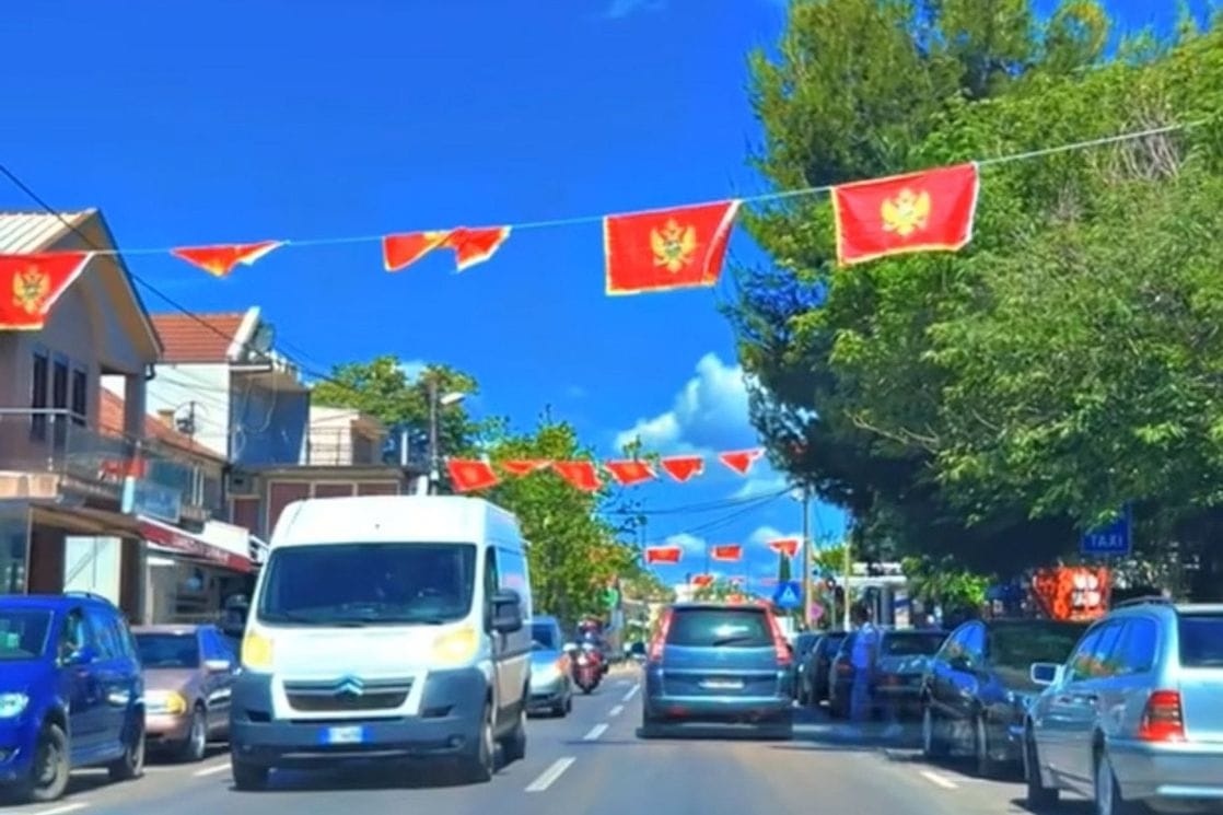 Ultra Tuzi: Sami smo okitili opštinu zastavama povodom Dana nezavisnosti