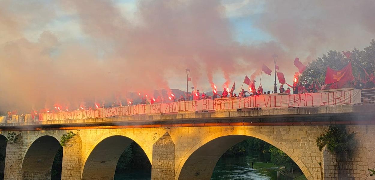 Veličanstvena atmosfera u Danilovgradu: Zastave, himna i baklje u čast jubileja (FOTO/VIDEO)