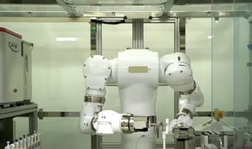 (VIDEO) Japan: Otvorena potpuno automatizovana medicinska laboratorija sa humanoidima i robotima