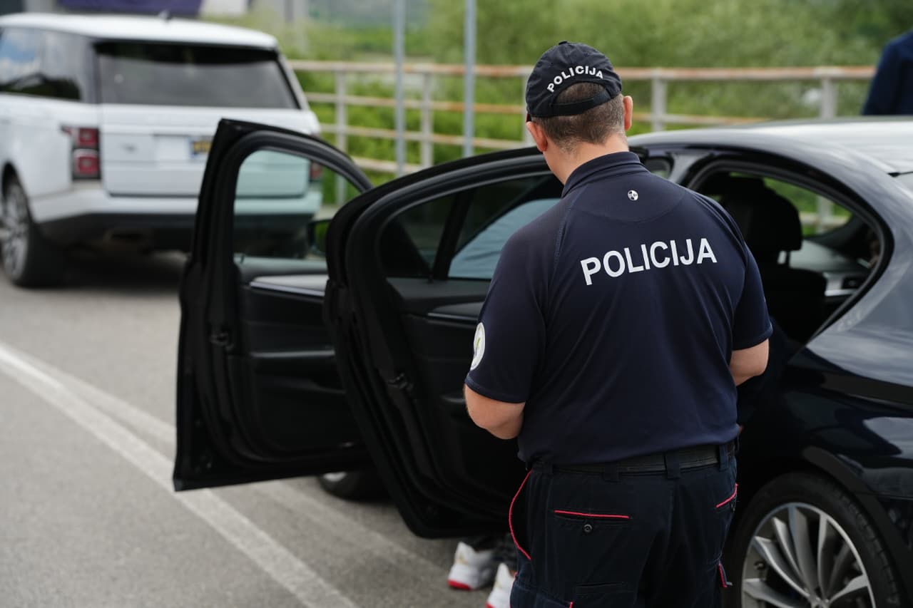 Granična policija uhapsila dva strana državljanina zbog prevare i falsifikovanja isprave