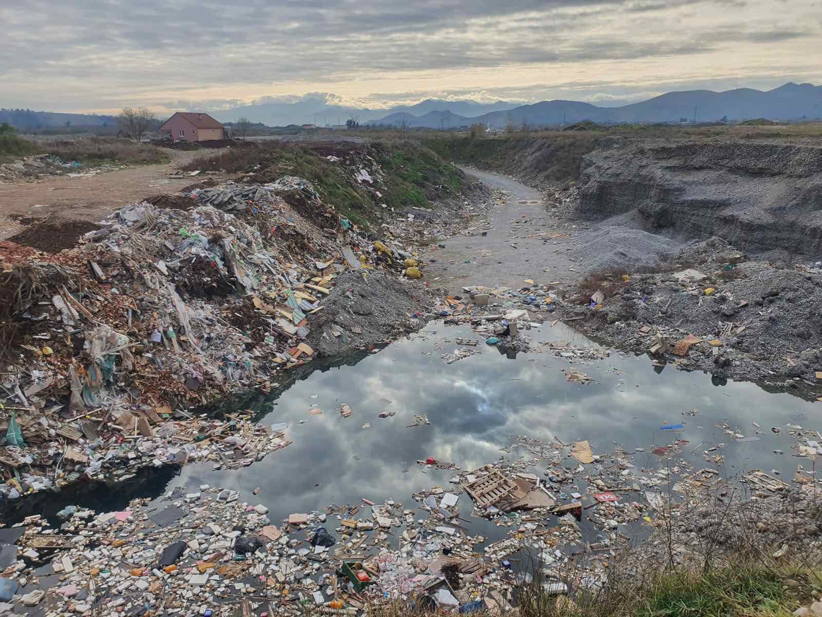 Nelegalna deponija kod Aerodroma Tivat
