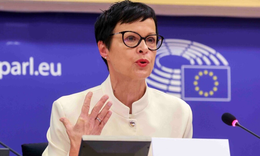 Foto: EPA/ OLIVIER HOSLET