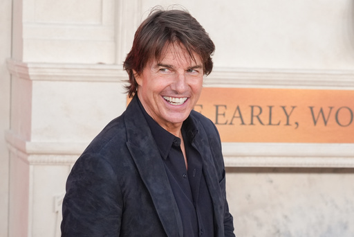Tom Cruise arrives at the premiere of "Digger" on Monday, Sept. 28, 2026, in Los Angeles. (AP Photo/Chris Pizzello)